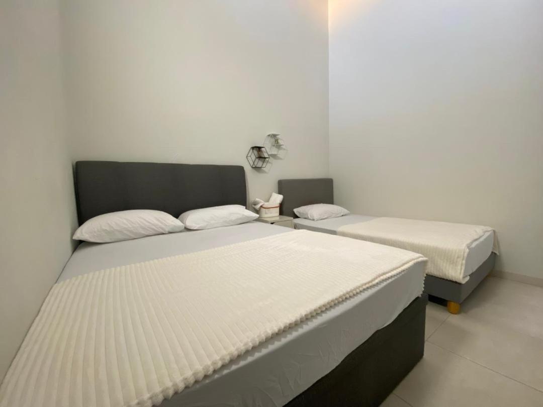 Alyn Klebang Netflix Coway Wifi Holiday home